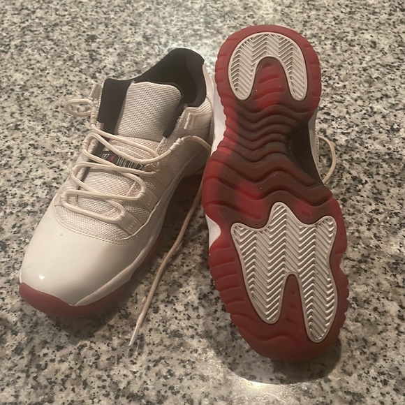 Air Jordan low top 11’s - Picture 5 of 5